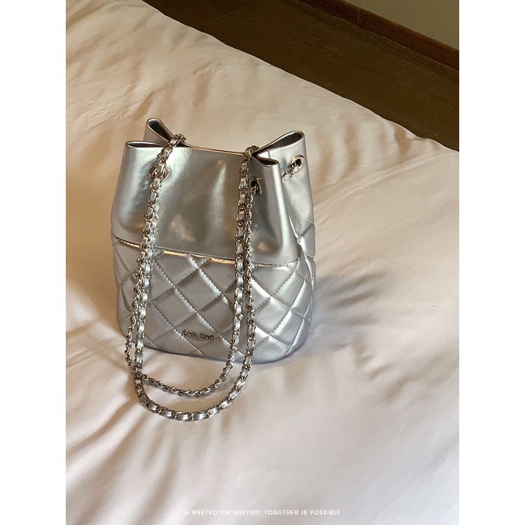 South wind same silver train bucket bag for women 2023 new spring and summer niche rhombus chain messenger bag