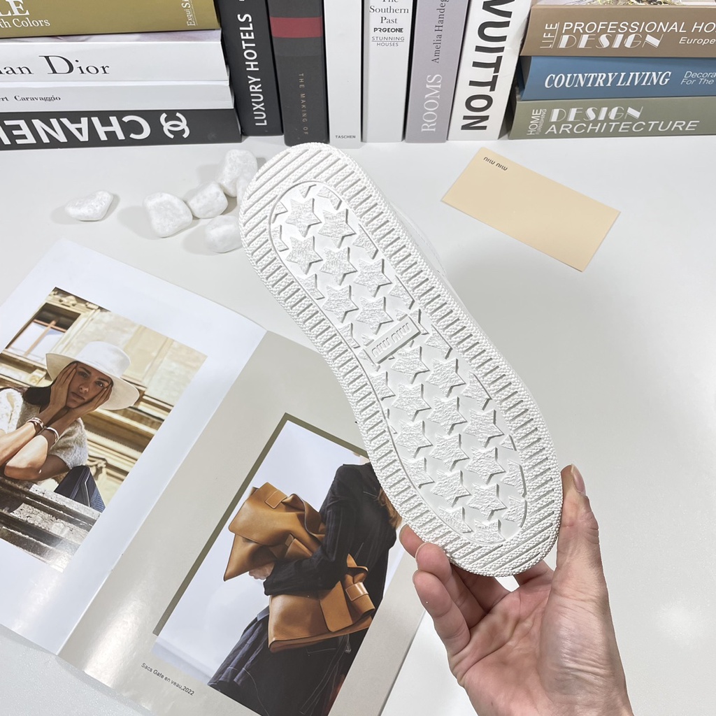 Giày Thể Thao Da Mũi Tròn Thắt Dây Thoáng Khí Miu Miu 2023