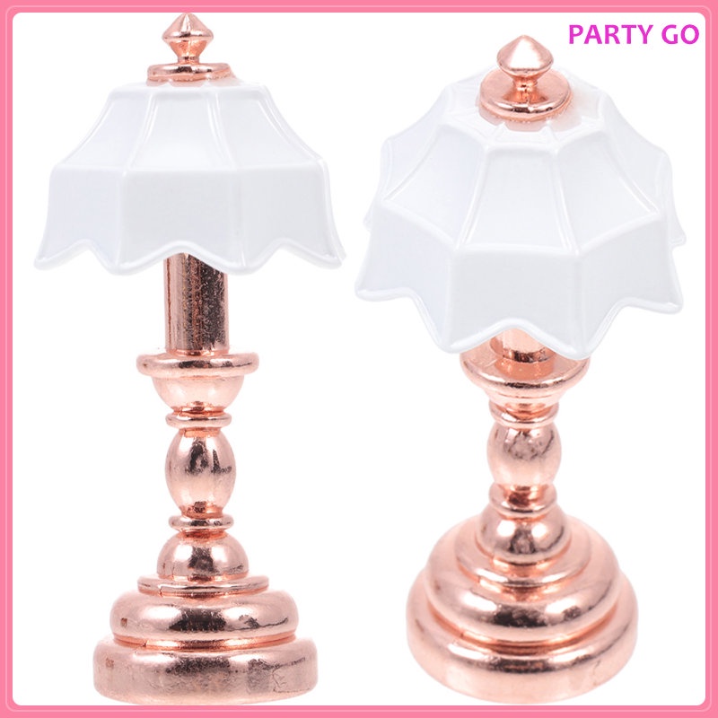 Bộ 2 Mô Hình Đèn Bàn Bằng Sắt Trang Trí Nhà Búp Bê