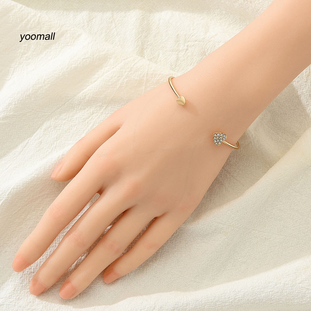 Vòng Tay Hở Mạ Vàng Hình Trái Tim Đính Đá Lấp Lánh Dễ Phối Đồ Thời Trang Cho Nữ