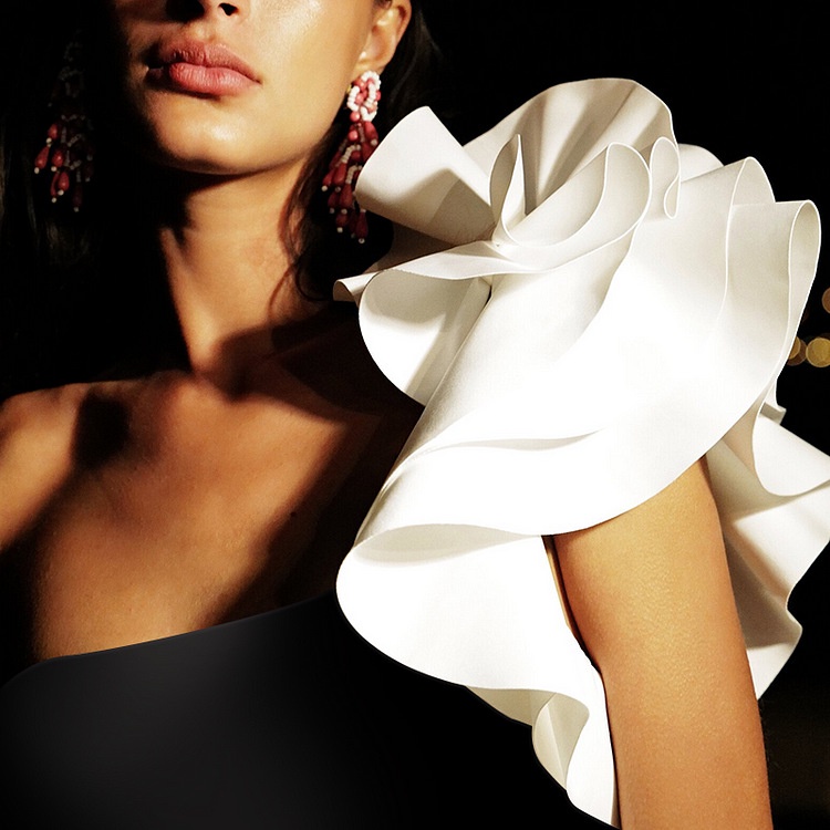 Đồ Bơi Một Mảnh Trễ Vai Màu Đen Họa Tiết Hoa Thời Trang Cho Nữ