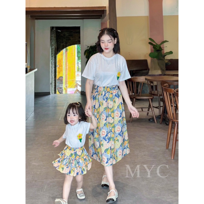 Đồ đôi mẹ và bé MYC, set áo phông gắn hoa kèm chân váy