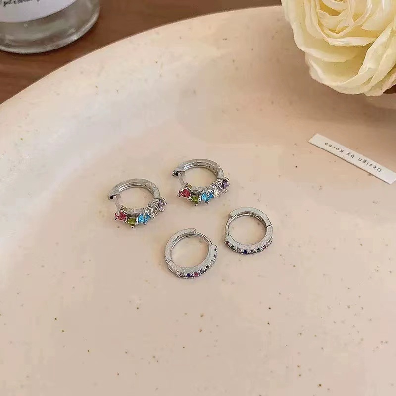 Đầy màu sắc vermiculite ear buckle female 2023 new high -end sensor earrings wild hot girls same earrings
