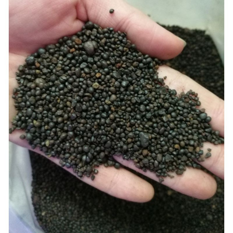 Sỏi suối nâu tự nhiên.