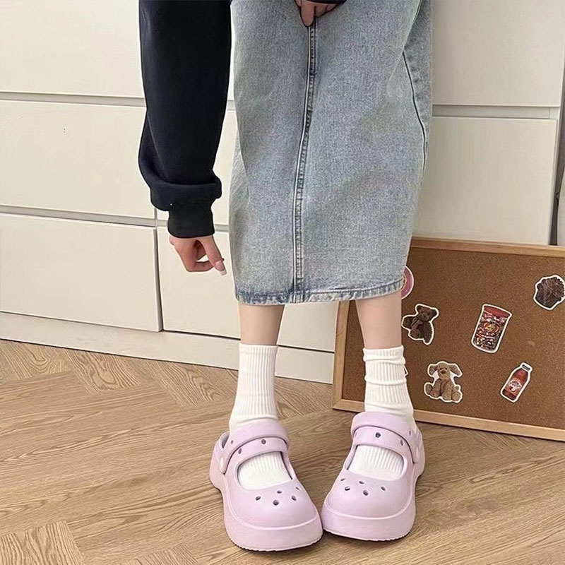 One more shoes⭐Xăng đan Đế Mềm Dày Đục Lỗ Thoáng Khí Thời Trang Mùa Hè Cho Nữ