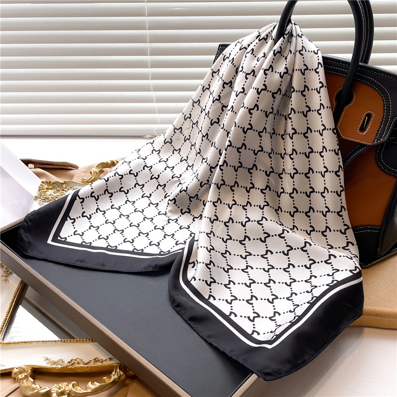 Khăn Choàng Cổ Hình Vuông 70x 70cm In Họa Tiết Hoa &amp; Chữ M Bằng Lụa Thời Trang Cho Nữ