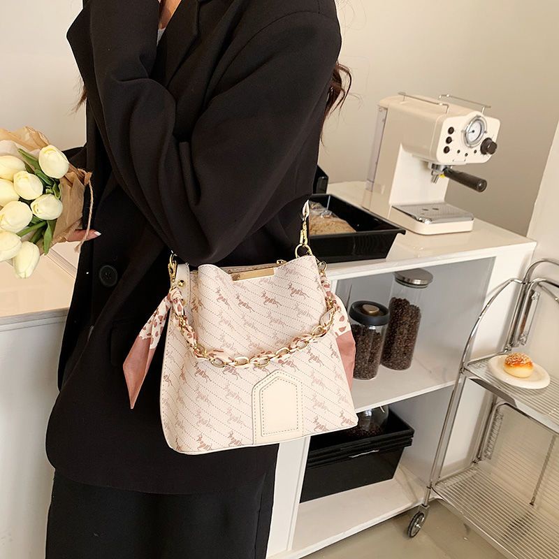 Túi Xách Đeo Vai Bằng Lụa Kích Thước Lớn Phong Cách Phương Tây Thời Trang Mùa Hè 2022 Mới Cho Nữ