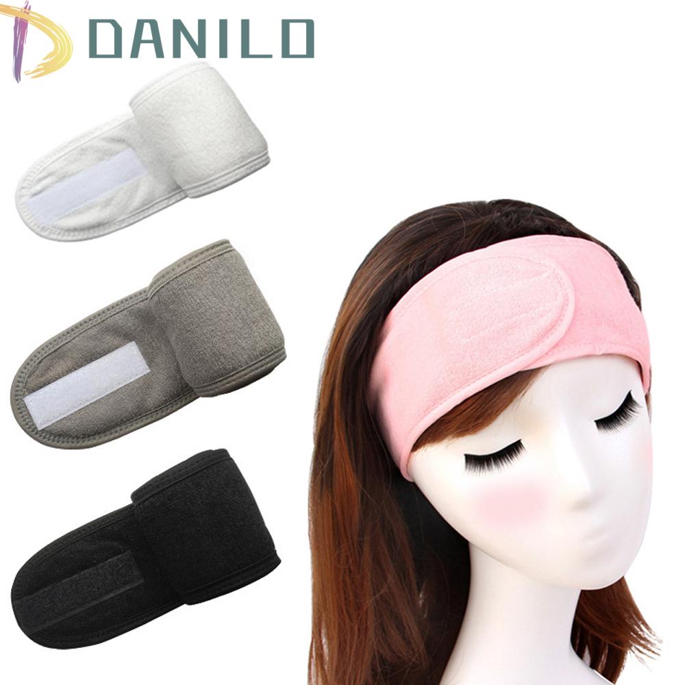 Danilo Mũ Trùm Đầu Khi Tập Yoga