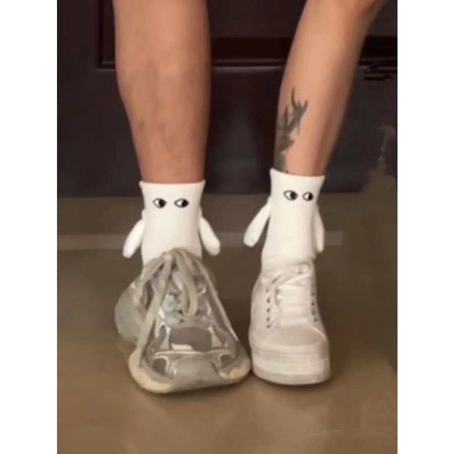Đôi Vớ Cầm Tay Từ Tính Siêu Hot Hình Búp Bê Ba Chiều Màu Trắng Dễ Thương Cotton Nắm Chặt Fo
