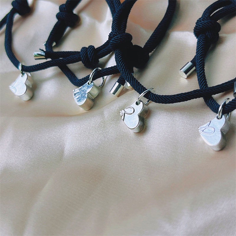 Set 4 Vòng Tay Bện Dây Đính Cỏ Ba Lá Hít Nam Châm Thời Trang Cho Cặp Đôi