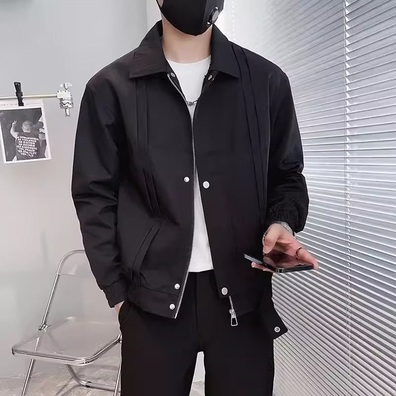 【2 Colors】áo khoác nam chống nước high-grade pu shuai men's high-grade jacket nam casual jacket áo khoác nam đẹp thương hiệu hợp thời trang mùa xuân và mùa thu cổ đứng màu rắn thiết kế xếp ly mới mùa thu dài tay áo áo khoác cặp nam