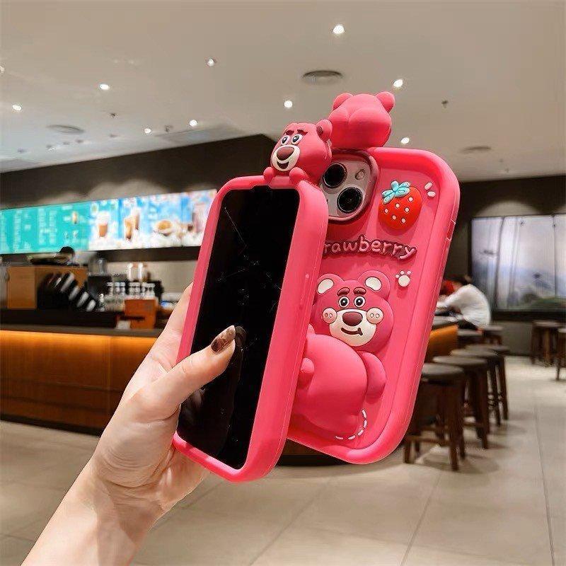 Gấu dâu Strawberry leo cam-Ốp lưng iphone đủ các dòng máy-Hot trend_xu hướng hiện nay-Khuyễn mãi sập sàn