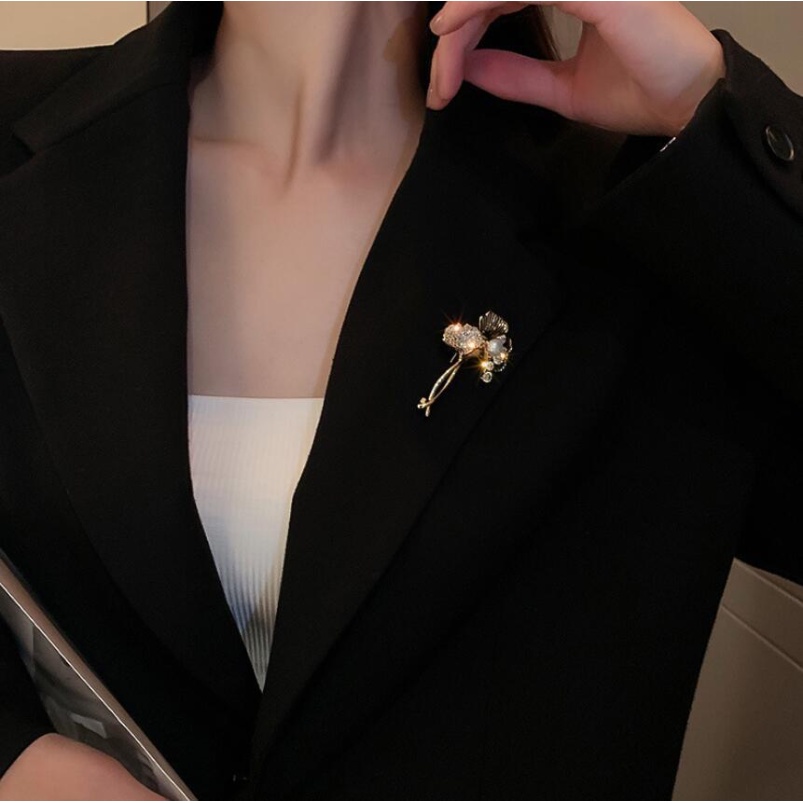 Trâm Cài Áo Hình Lá Có Đính Ngọc Trai Sang Trọng