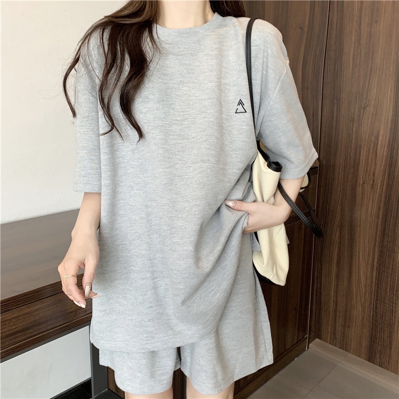 Bộ Đồ Thể Thao Hai Mảnh Áo Tay Ngắn Dáng Rộng Phối Quần Short Thời Trang Cho Nữ La261