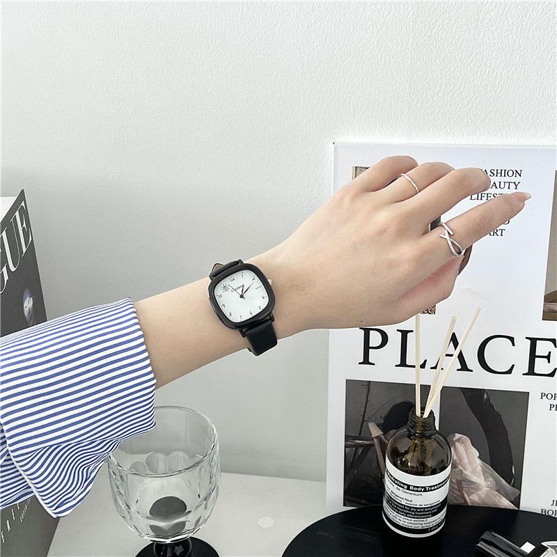 Đồng Hồ Quartz Mặt Vuông Phong Cách Mới Năm 2023
