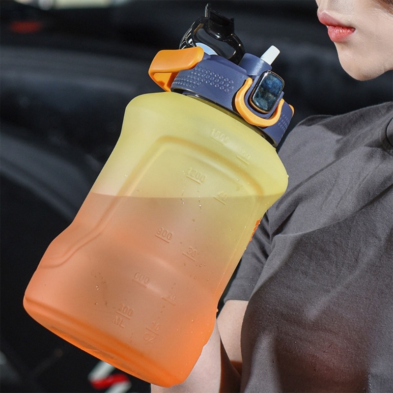 Bình Nước Thể Thao Có Vỏ Bọc Ống Hút Bằng Nhựa
