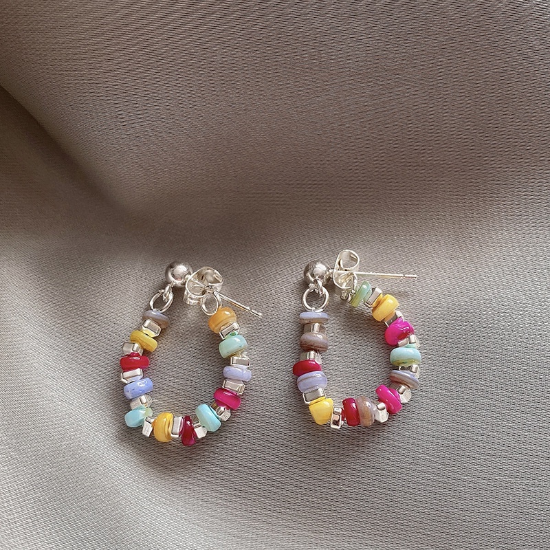 Khuyên Tai Dạng Vòng Tròn Nhỏ Đơn Giản Xỏ Hạt Nhiều Màu Sắc Thời Trang Mùa Hè Cho Nữ (Màu Sắc Ngẫu Nhiên