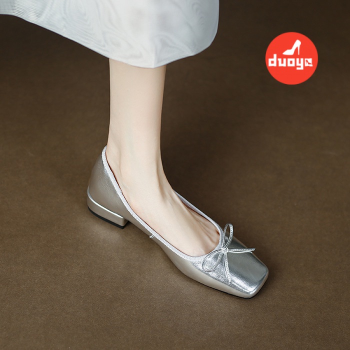 Tóc Thẳng ~ [Hàng Có Sẵn] Giày Cao Gót Dày Mũi Vuông Miệng Nông Đính Nơ Màu Bạc Thời Trang Mùa Hè Cho