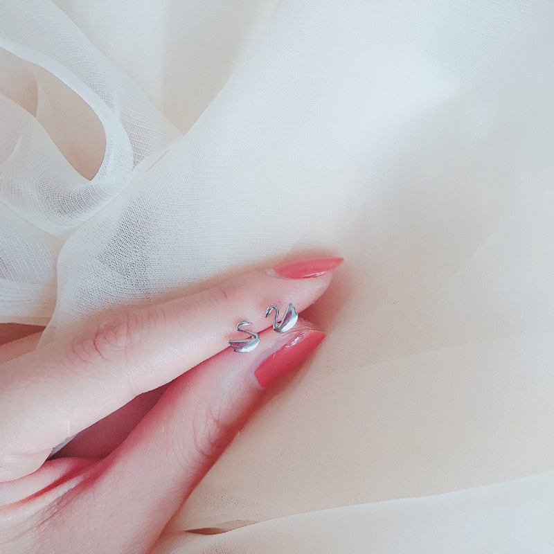 Bông Tai Hình Thiên Nga Nhỏ Đơn Giản Sang Trọng Phong Cách Hàn Quốc