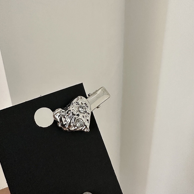 Kẹp Tóc Mỏ Vịt Bằng Kim Loại Họa Tiết Trái Tim Phong Cách Hong Kong Retro