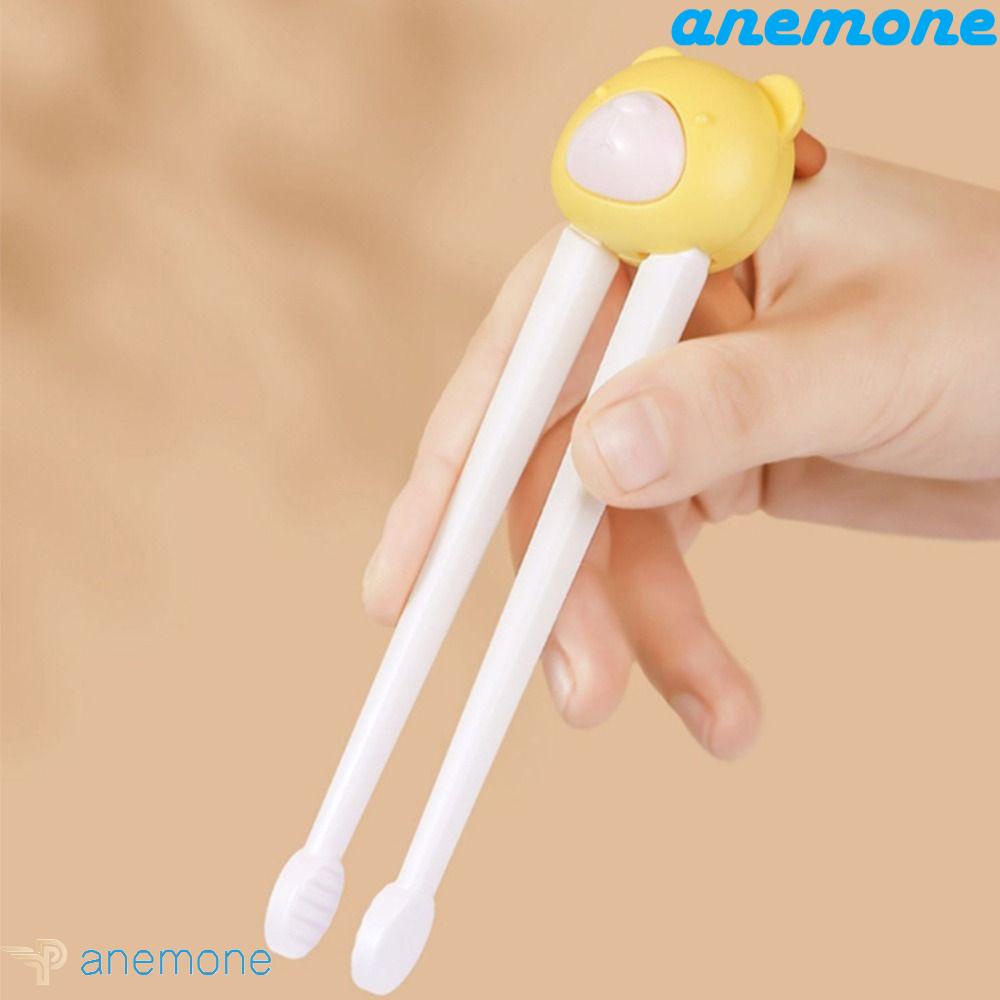 Đũa Tập Ăn Bằng Nhựa Chống Trượt Nhỏ Gọn In Hoạt Hình Dễ Thương Cho Bé