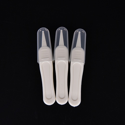 (Takashiseedling) Nhíp Nhựa Vệ Sinh Tai Mũi Rốn Chăm Sóc Cơ Thể Cho Bé