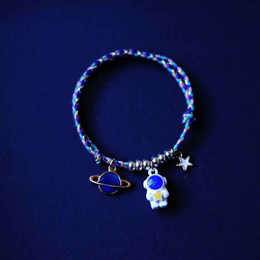 Vòng Tay Nam Châm Hình Phi Hành Gia Thời Trang Cho Cặp Đôi