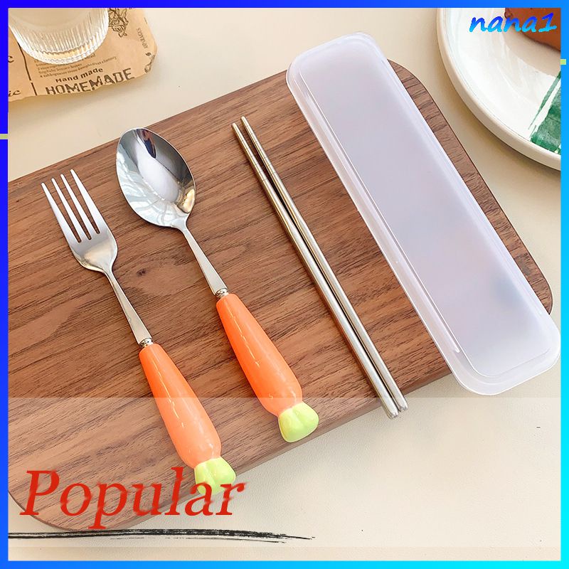Bộ Muỗng Đũa Nĩa Bằng Thép Không Gỉ Tay Cầm Dài Hình Cà Rốt Dễ Thương