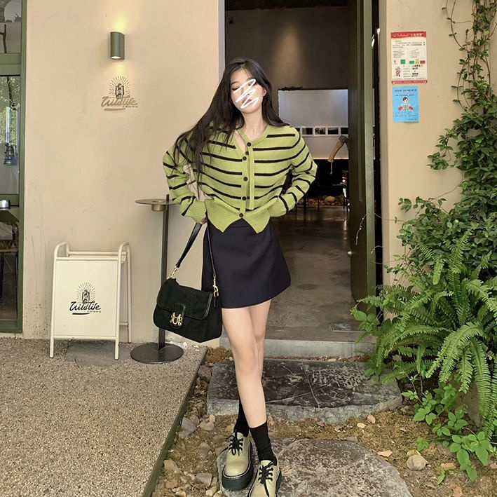 Áo Khoác Cardigan Dệt Kim Tay Dài Kẻ Sọc Màu Xanh Lá Phong Cách Retro Mới Cho Nữ