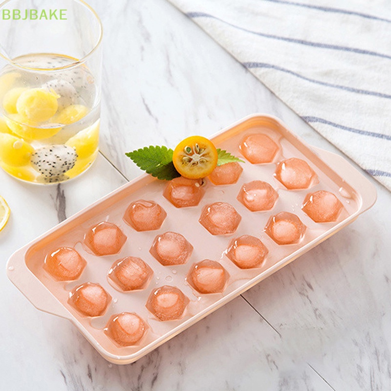 Khuôn Làm Đá Viên 18 Ô Có Nắp Bằng Nhựa