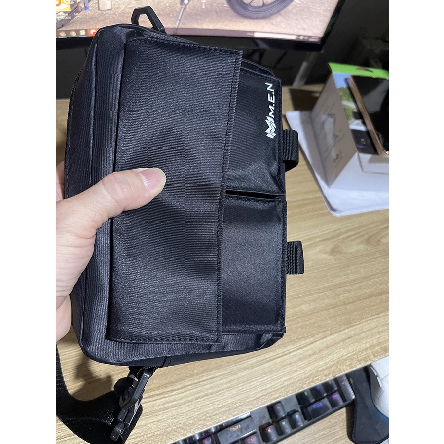 Túi đeo chéo nam trơn 5 ngăn Men coolbag kiểu dáng đi chơi phượt đen ngầu  DE23