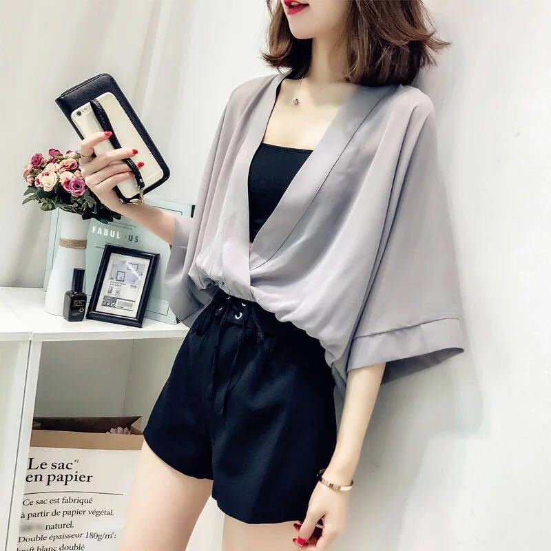 Áo Cánh Dơi Chống Nắng Dáng Rộng Chất Liệu Chiffon Màu Sắc Đơn Giản
