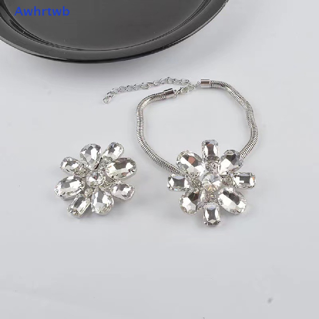 Vòng cổ Mặt Hoa Đính Đá Lấp Lánh Phong Cách Retro Cho Nữ Mới