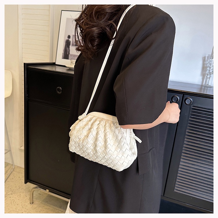 Túi Đeo Vai Đan Mây Thời Trang Phong Cách Mới 2023