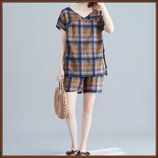 Set Đồ Mùa Hè 2 Món Gồm Áo Thun Tay Cộc Cổ Chữ V + Quần Ngắn Ống Rộng Kẻ Sọc Caro Cho Nữ