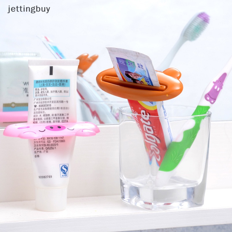 Set 4 Dụng Cụ Phun Kem Đánh Răng Họa Tiết Hoạt Hình Dễ Thương