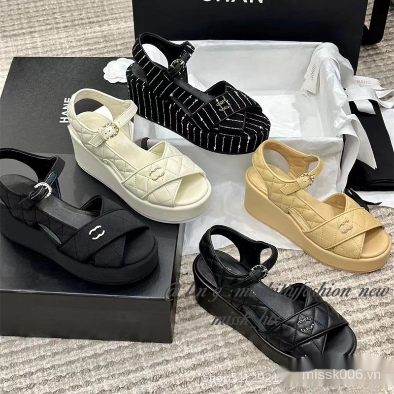 Giày Sandal Hở Ngón Đế Xuồng Đính Đá Thời Trang