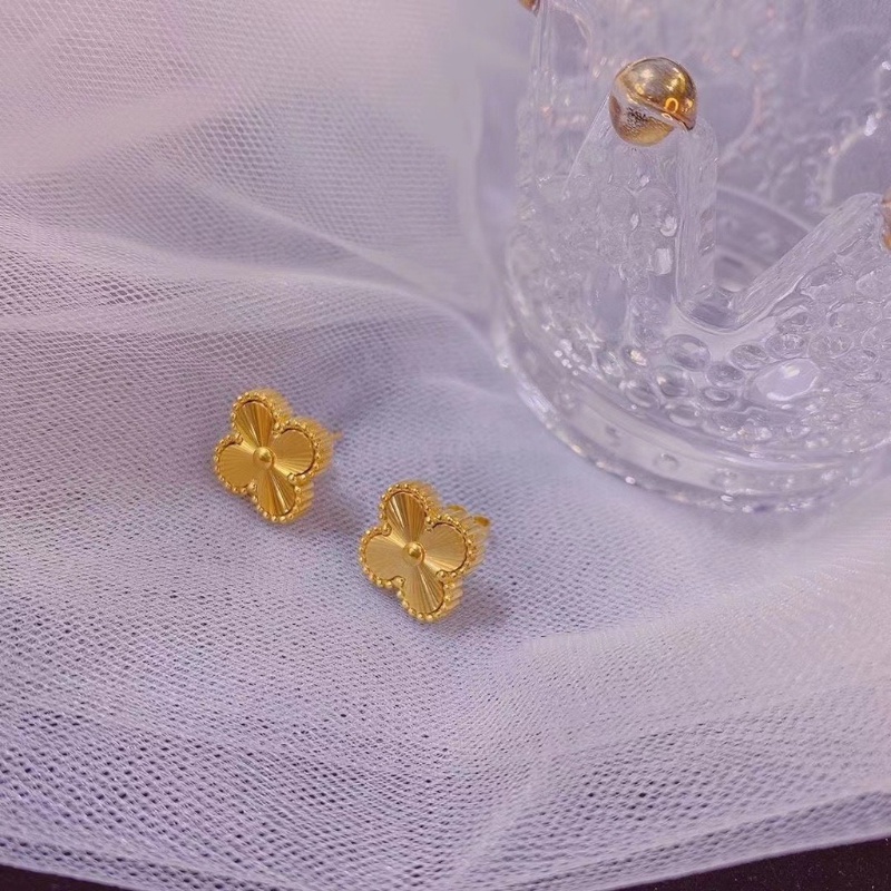 Bông Tai Mạ Vàng 18K Hình Cỏ Ba Lá Sang Trọng Cho Nữ