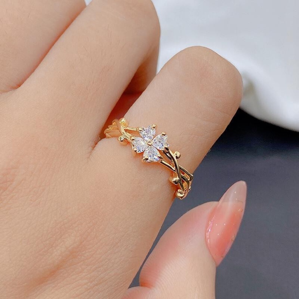 Nhẫn Đính Hôn Bằng Thép Titan Mạ Vàng Đính Kim Cương Phong Cách Vintage Thời Trang Cho Nữ