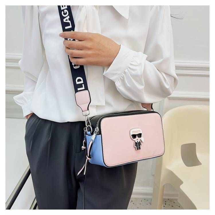 Mới Cho Năm 2023! Túi Xách Dây Đeo Xích Họa Tiết Karl Lagerfeld Cho Nữ