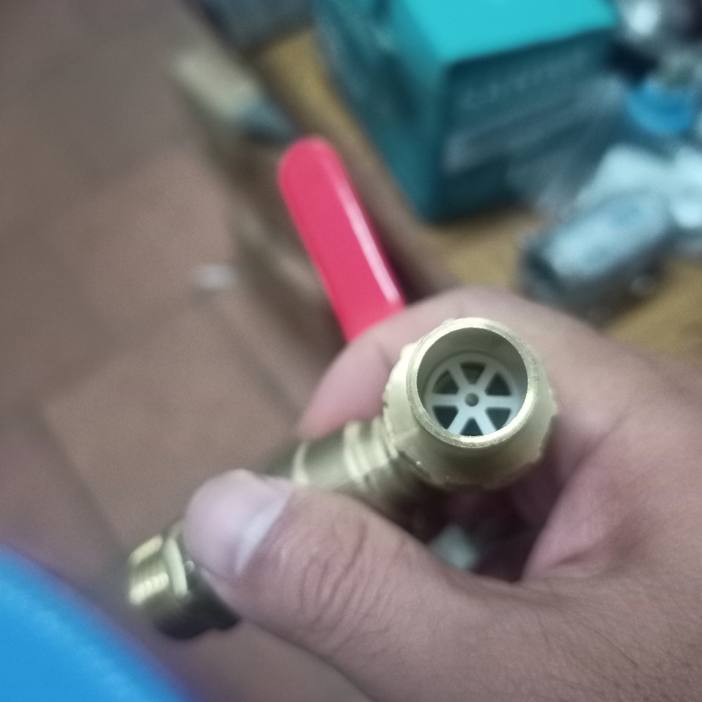 Vòi nước đồng , van nước Feroli thân đồng , bi đồng , tay gạt inox