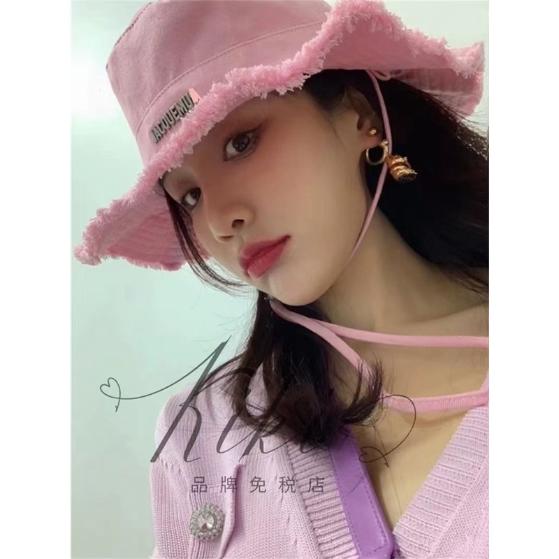 Jacquemus Mũ Bucket Có Nhãn Kim Loại Thời Trang Hàn Quốc