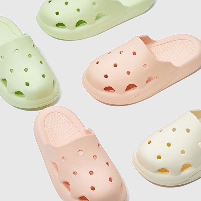 195.Dép EVA Đục Lỗ Đi Trong Nhà Đế Dày Chống Trượt Họa Tiết Hoạt Hình Cho Nữ