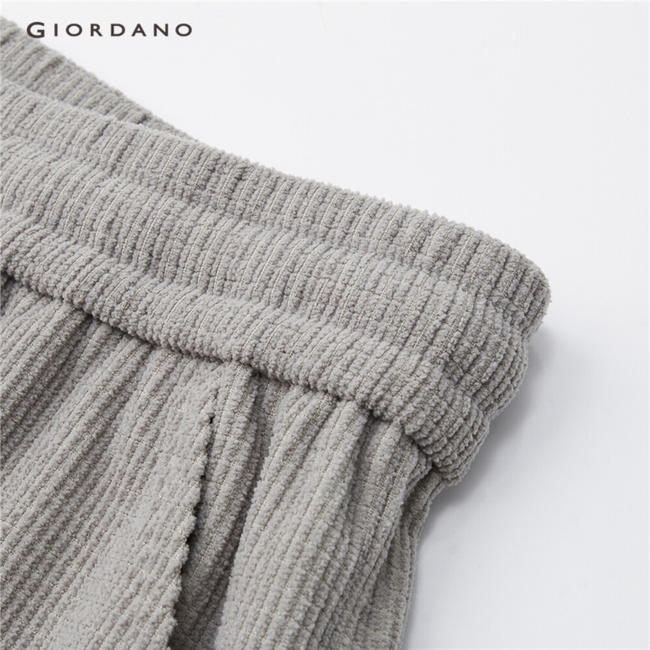 Quần jogger GIORDANO 18112705 nhung kẻ lưng thun đầu gối may đính bọ dành cho nam