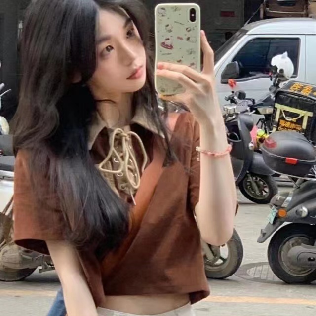 Áo Thun Lửng Cổ Bẻ Cột Dây Phong Cách Retro Hong Kong Cho Nữ