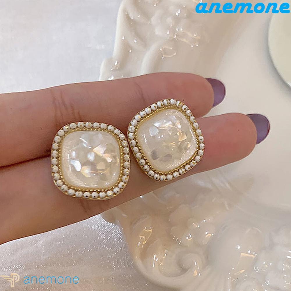 Khuyên tai trang tạo hình độc đáo cho nữ