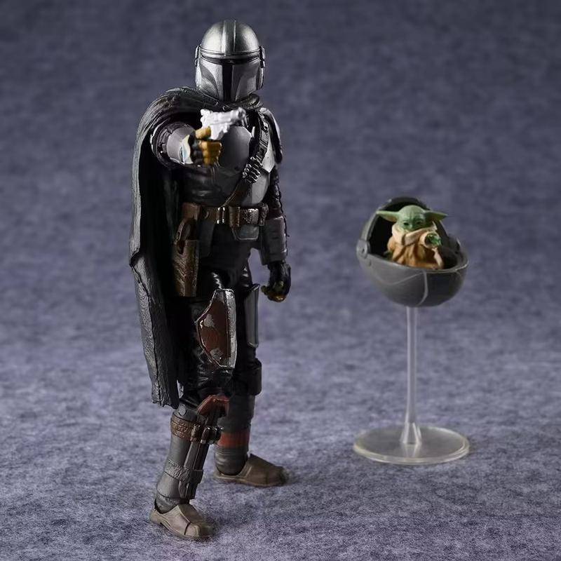 Mô Hình Đồ Chơi Nhân Vật Djarin The Mandalorian and The Child Yoda Trong Phim Star Wars Màu Đen