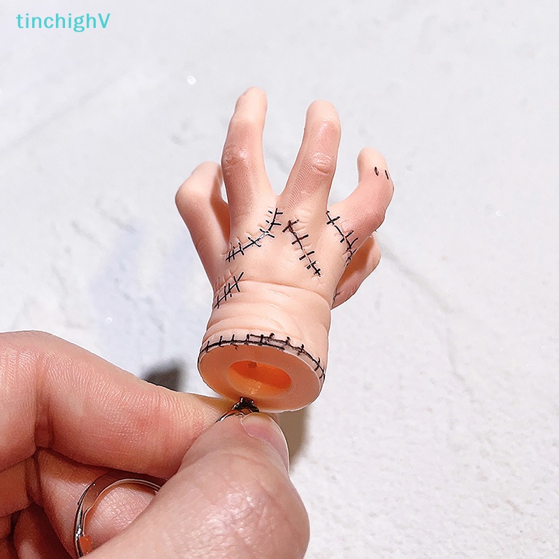 [TinchighV] Móc Chìa Khóa Gia Đình Addams Dạng Mỏng Phong Cách Addams Làm Quà Tặng Cho Học Sinh Nam Và Nữ