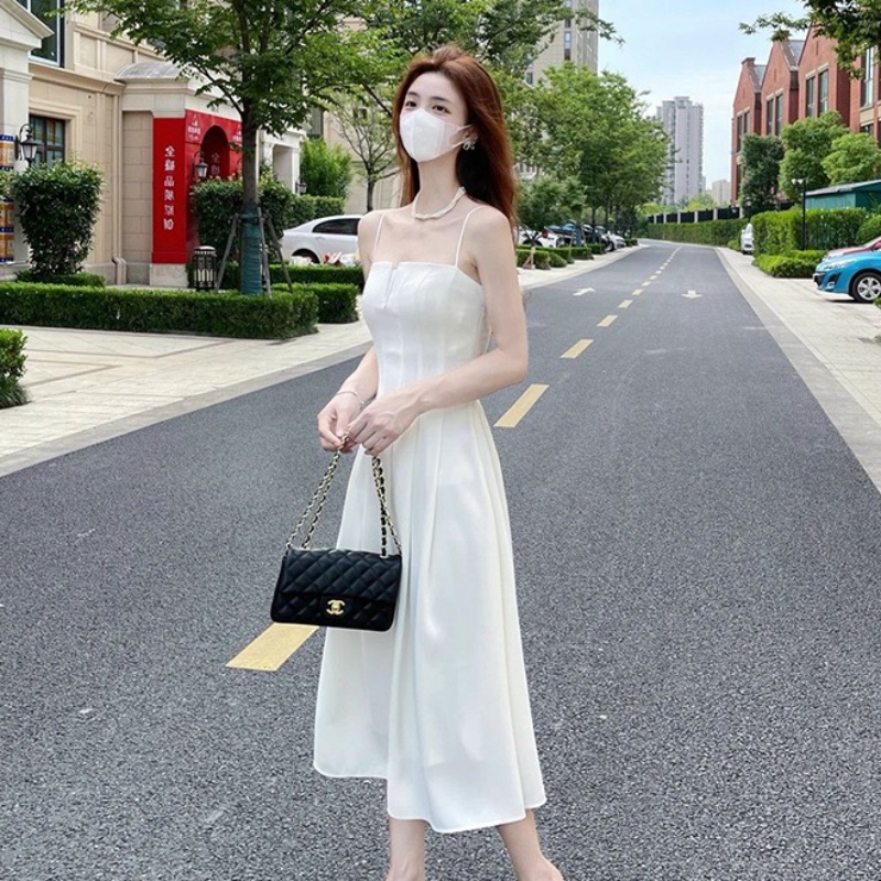 Multiplication 2023 phong cách mới thiết kế thích hợp cao cấp kiểu pháp cảm thấy cổ tích váy dài bên bờ biển kỳ nghỉ trắng sling dress summer q