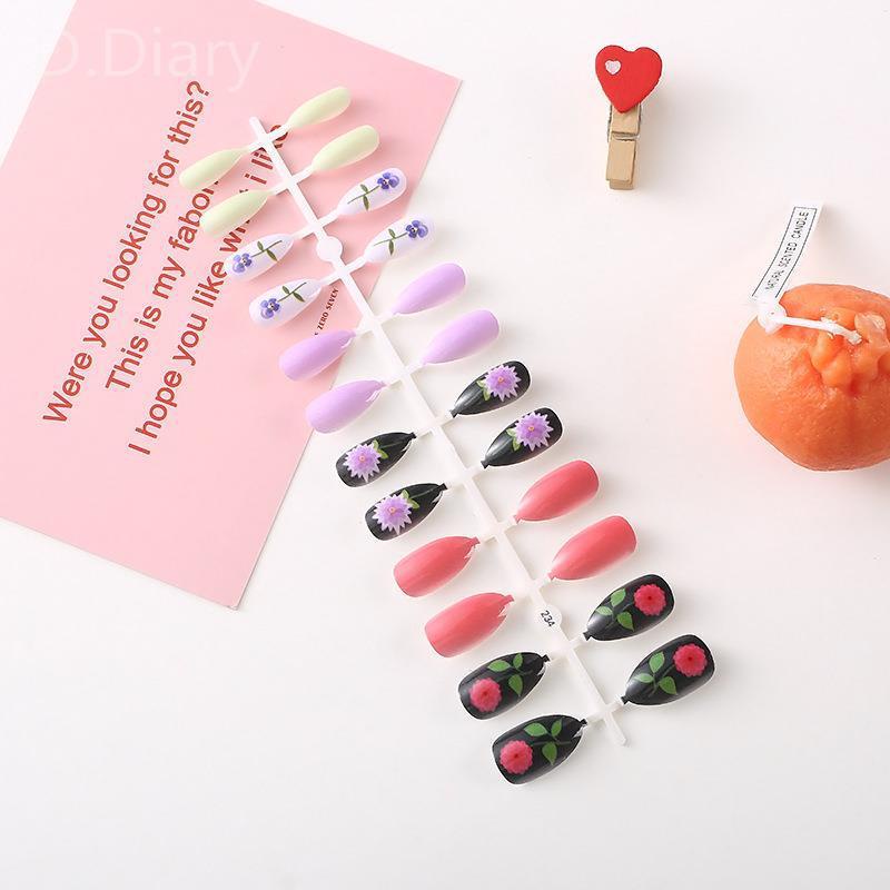 Set 24 Móng Tay Giả 6 Phong Cách Vintage Dễ Thương